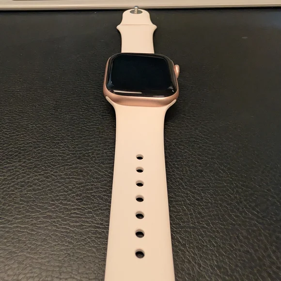 Apple Smartwatch with Rose Gold and White Band - Picture 2 of 5